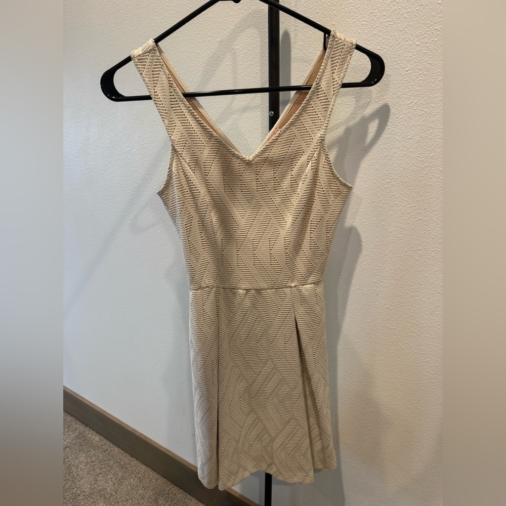 Chic Beige Sleeveless Midi Dress